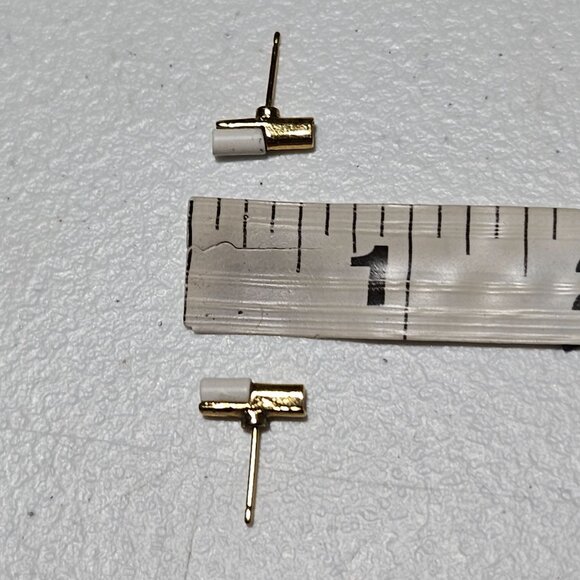 Retro Gold Tone White Tube Stud Earrings Minimalist 50s 60s Fashion Jewelry - Picture 3 of 3